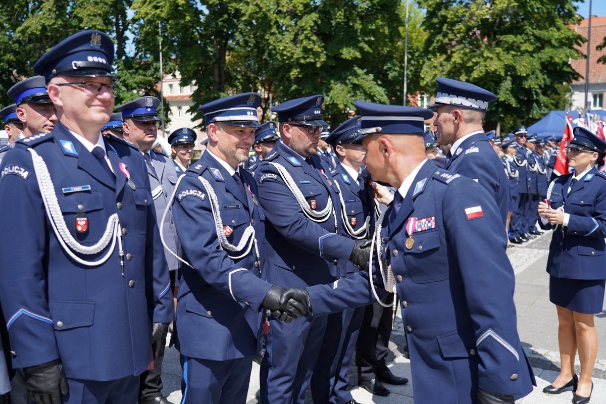 Uczestnicy Święta Policji i nadania Sztandaru KPP w Giżycku