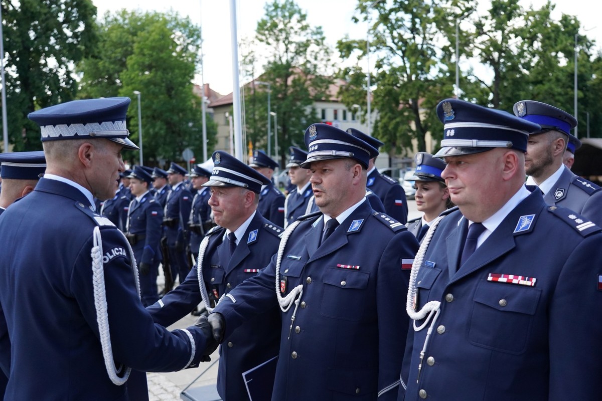 Uczestnicy Święta Policji i nadania Sztandaru KPP w Giżycku