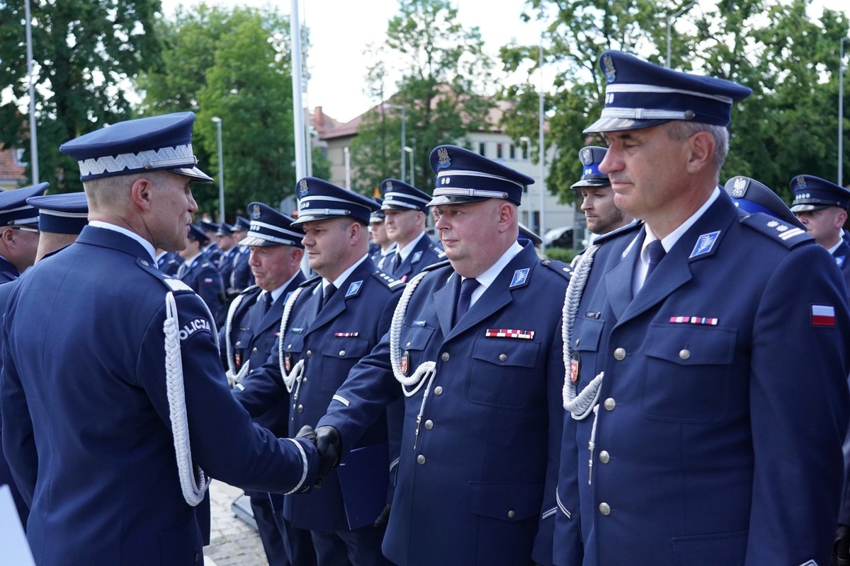 Uczestnicy Święta Policji i nadania Sztandaru KPP w Giżycku
