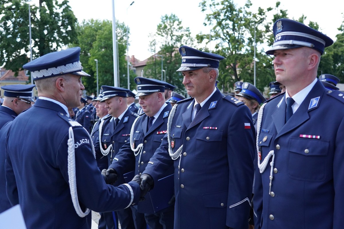 Uczestnicy Święta Policji i nadania Sztandaru KPP w Giżycku