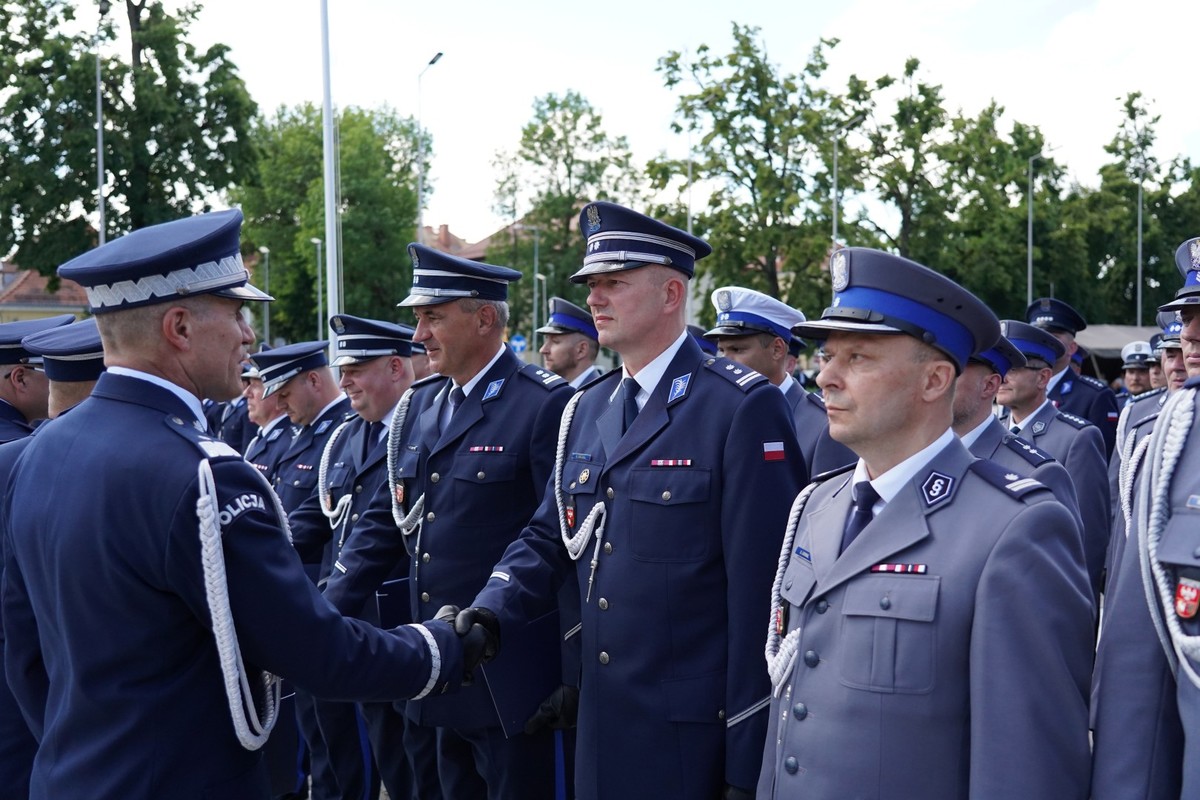 Uczestnicy Święta Policji i nadania Sztandaru KPP w Giżycku