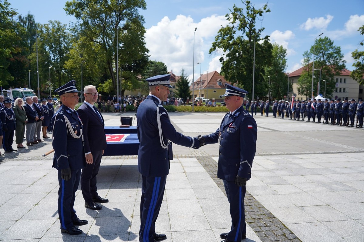 Uczestnicy Święta Policji i nadania Sztandaru KPP w Giżycku