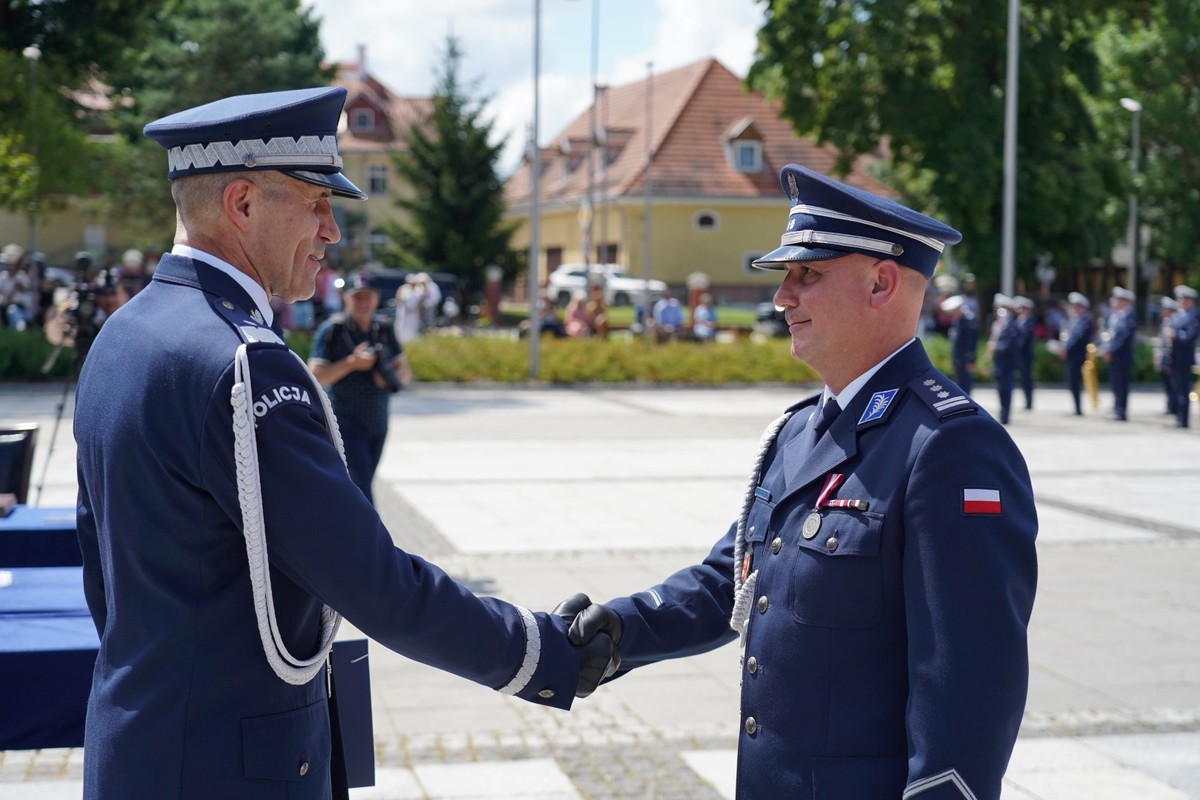 Uczestnicy Święta Policji i nadania Sztandaru KPP w Giżycku