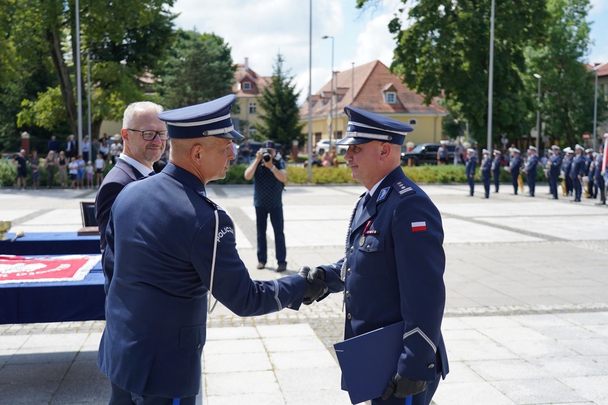 Uczestnicy Święta Policji i nadania Sztandaru KPP w Giżycku