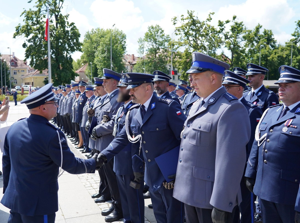 Uczestnicy Święta Policji i nadania Sztandaru KPP w Giżycku