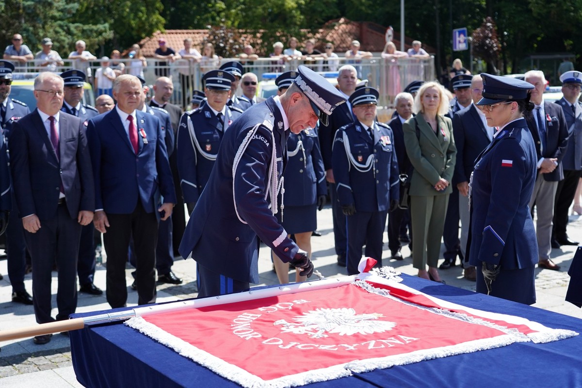 Uczestnicy Święta Policji i nadania Sztandaru KPP w Giżycku.