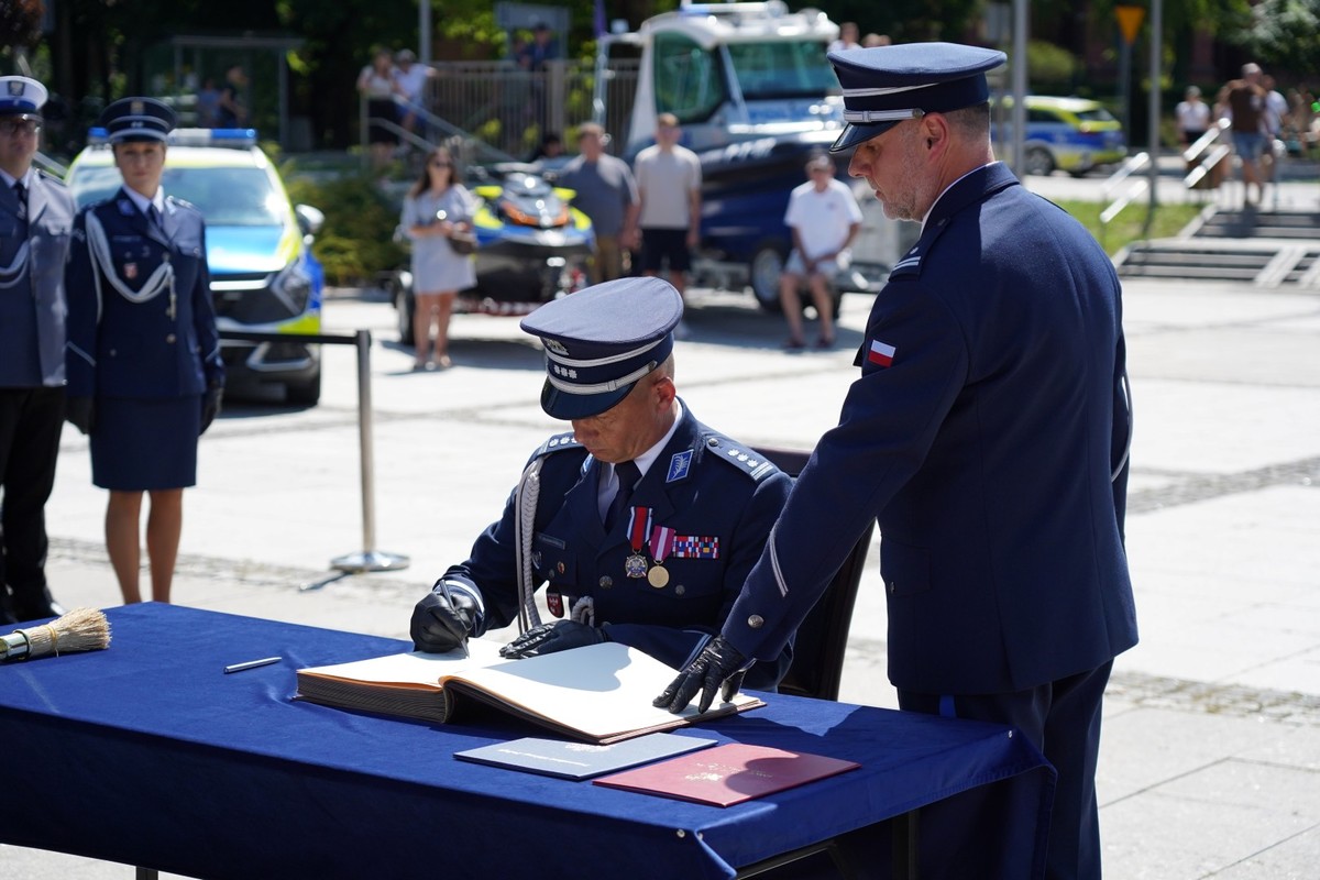 Uczestnicy Święta Policji i nadania Sztandaru KPP w Giżycku.