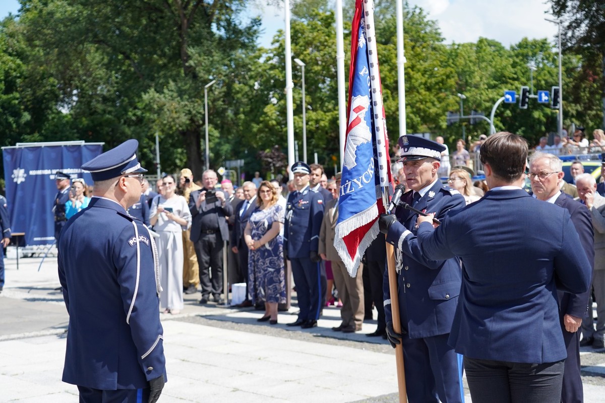 Uczestnicy Święta Policji i nadania Sztandaru KPP w Giżycku.
