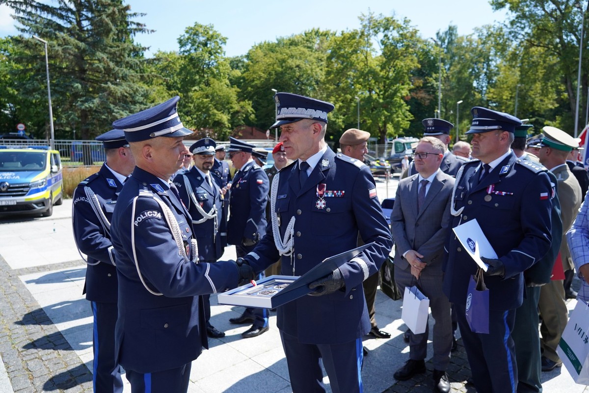 Uczestnicy Święta Policji i nadania Sztandaru KPP w Giżycku.