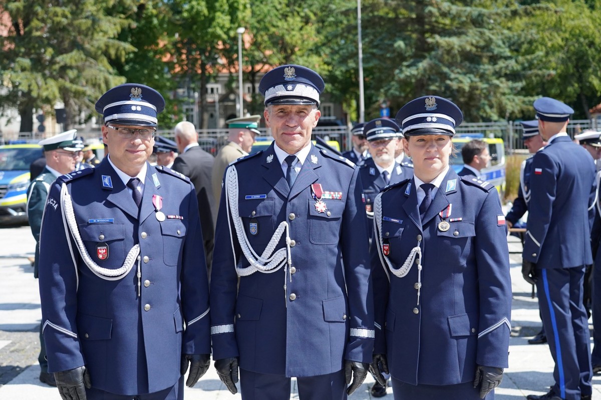 Uczestnicy Święta Policji i nadania Sztandaru KPP w Giżycku.