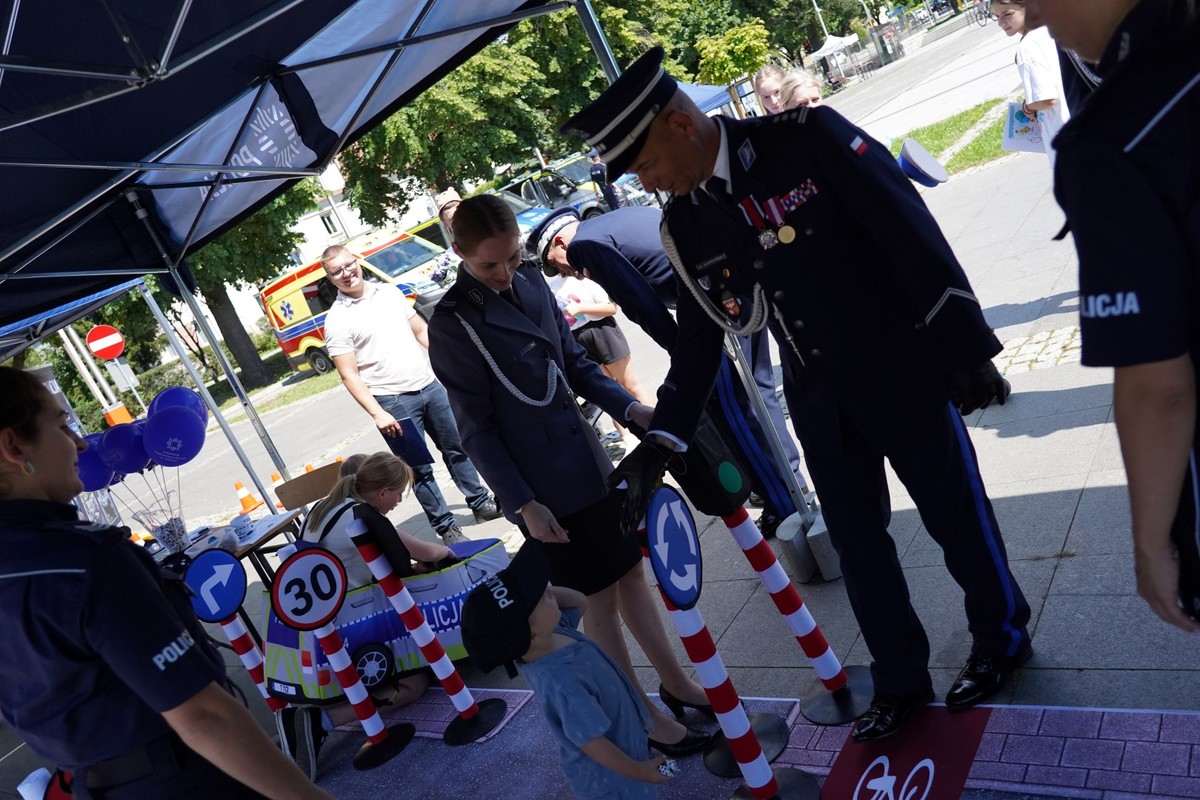 Uczestnicy Święta Policji i nadania Sztandaru KPP w Giżycku.