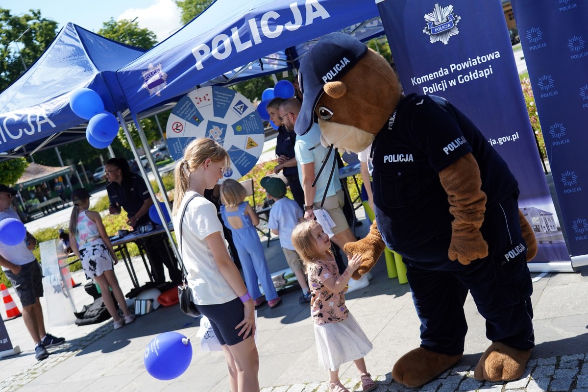 Uczestnicy Święta Policji i nadania Sztandaru KPP w Giżycku.