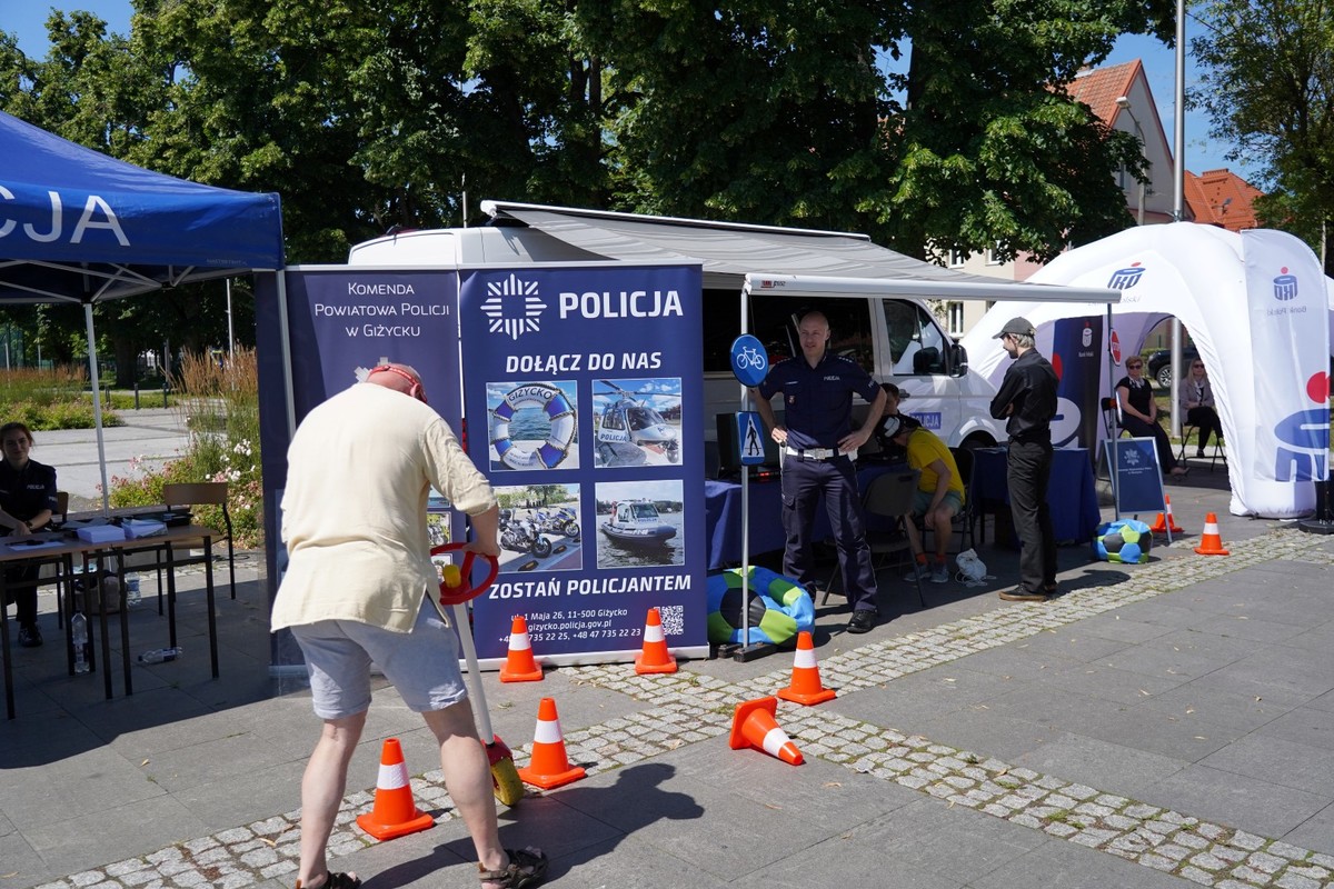 Uczestnicy Święta Policji i nadania Sztandaru KPP w Giżycku.