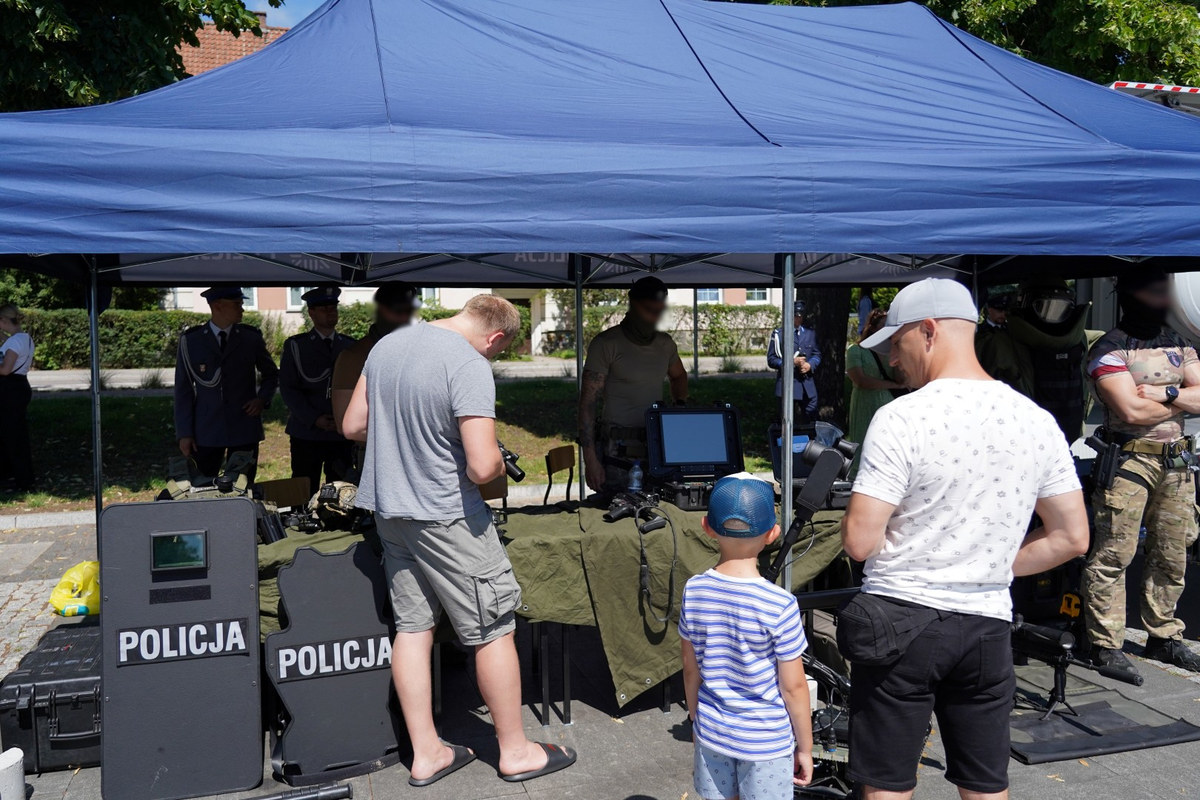 Uczestnicy Święta Policji i nadania Sztandaru KPP w Giżycku.