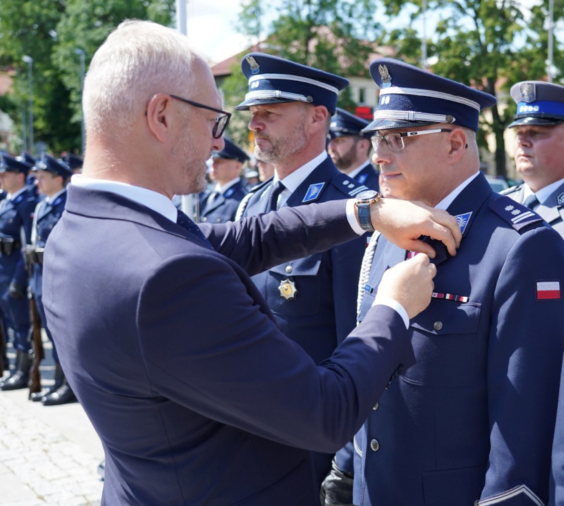 Uczestnicy Święta Policji i nadania Sztandaru KPP w Giżycku.