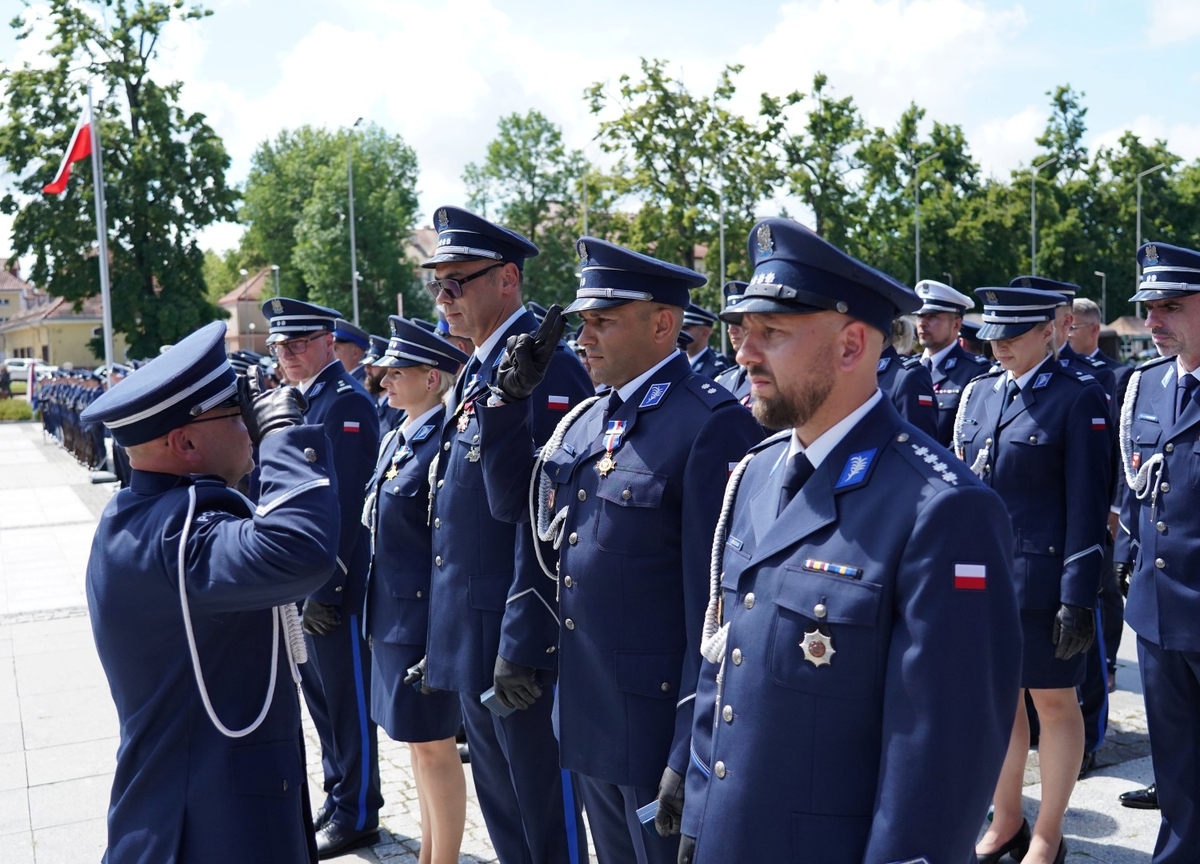 Uczestnicy Święta Policji i nadania Sztandaru KPP w Giżycku.