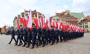Policjanci podczas defilady.