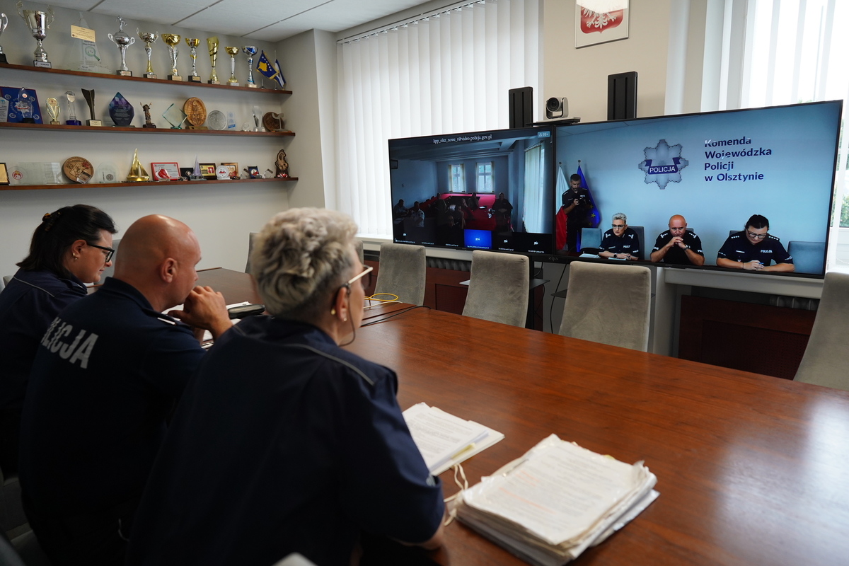 policjanci podczas szkolenia