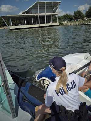 Policyjna interwencja na wodzie