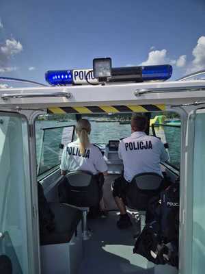 Policyjna interwencja na wodzie