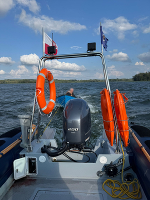 Policyjna interwencja na wodzie