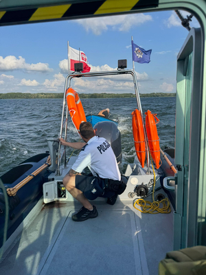 Policyjna interwencja na wodzie