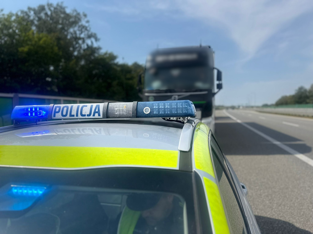 Policyjne działania na S7 z udziałem śmigłowca