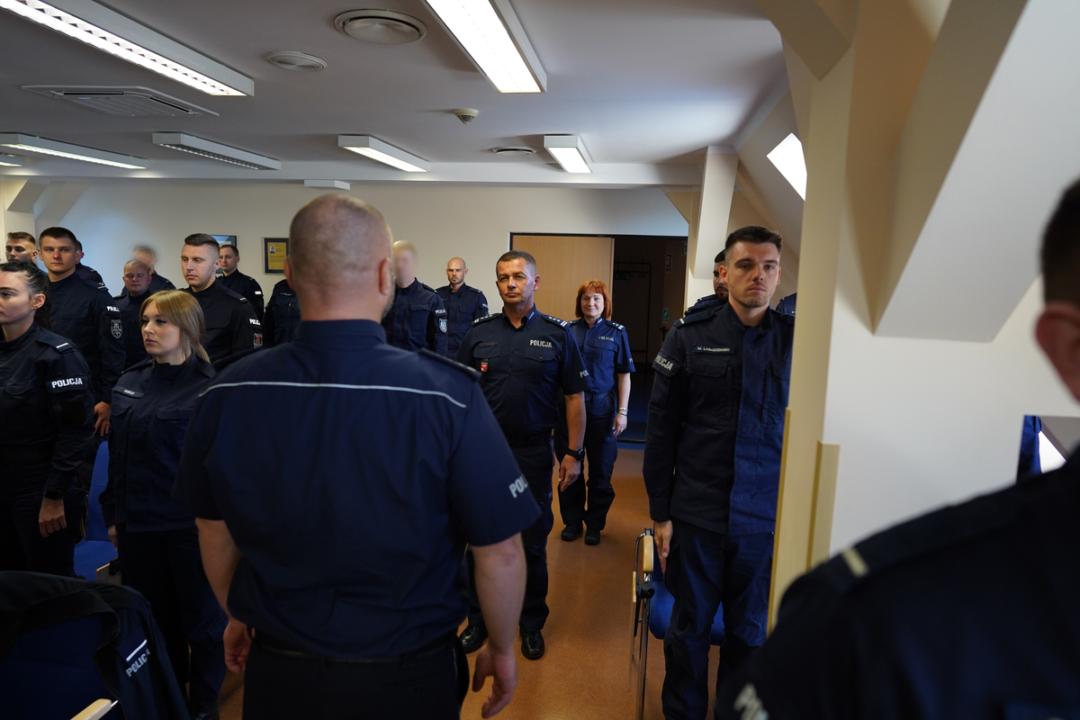 Policjanci podczas zakończenia kursu