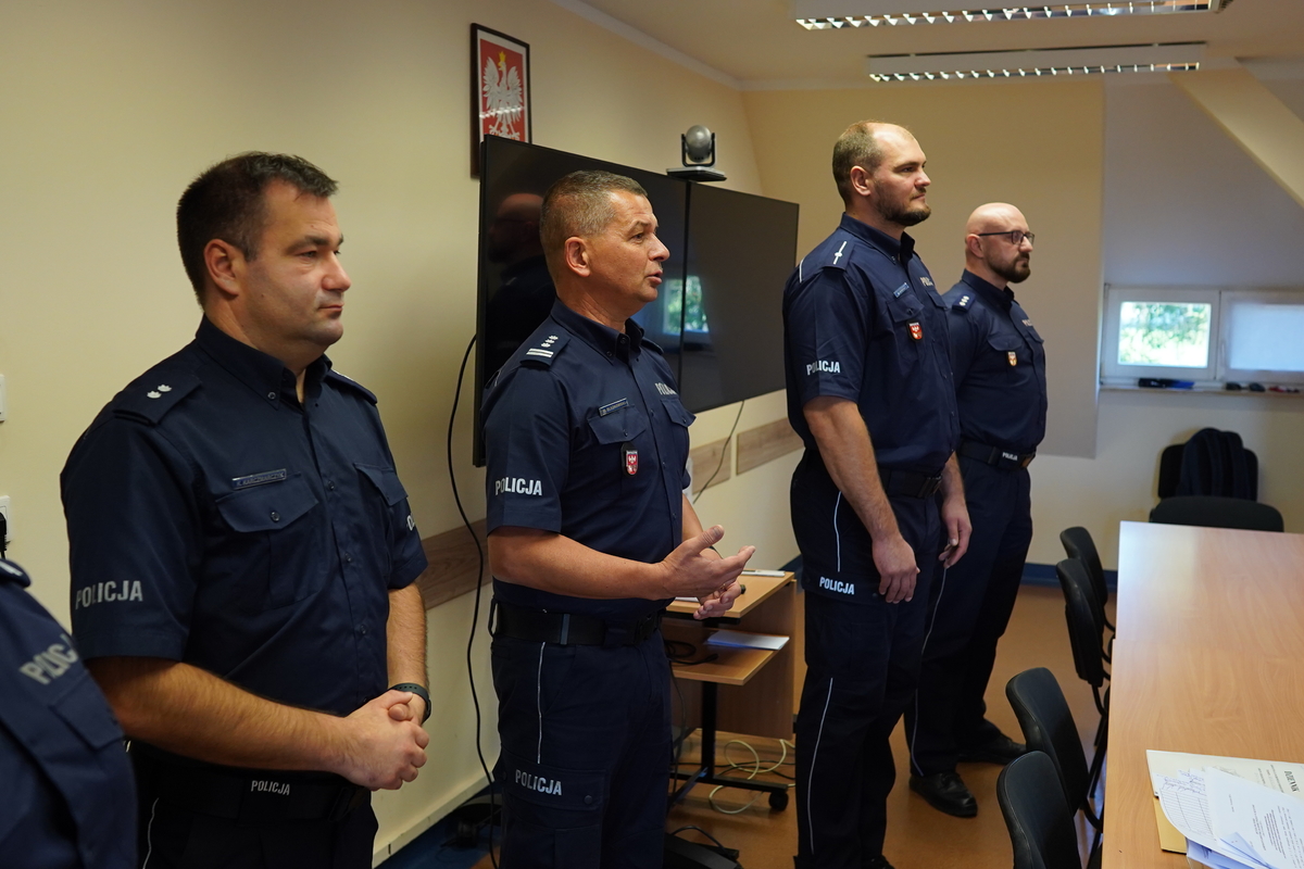 Policjanci podczas zakończenia kursu