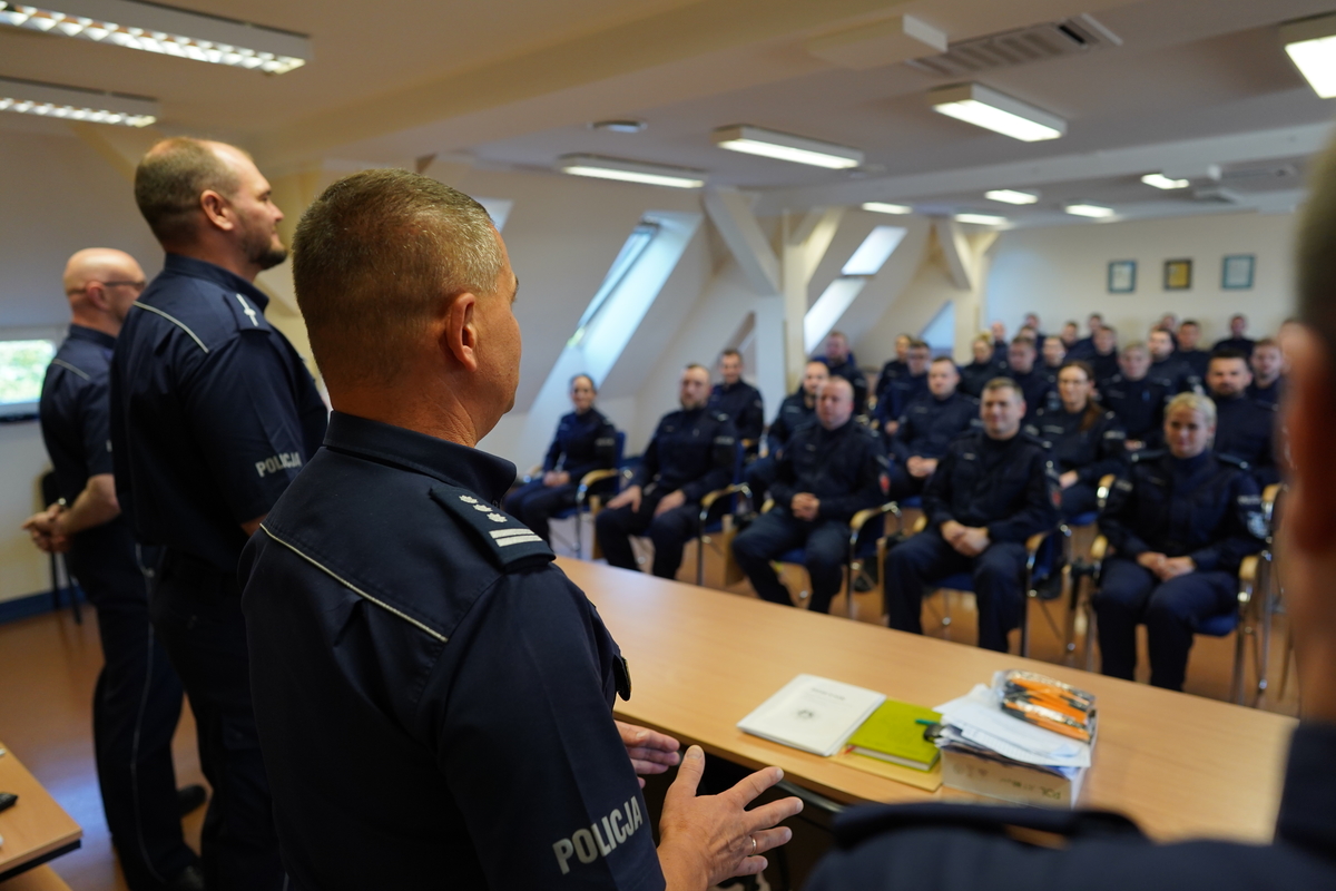 Policjanci podczas zakończenia kursu