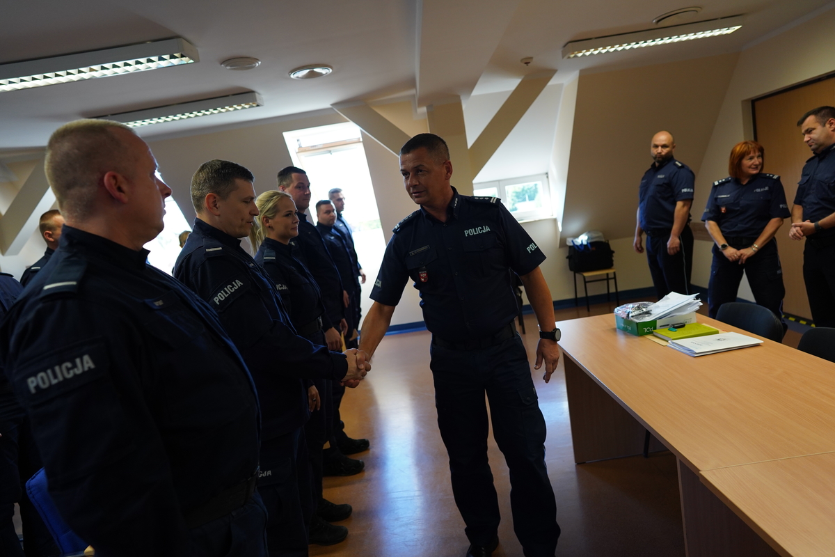 Policjanci podczas zakończenia kursu