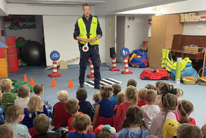 asp. szt. Leszek Jacznik na spotkaniu z dziećmi