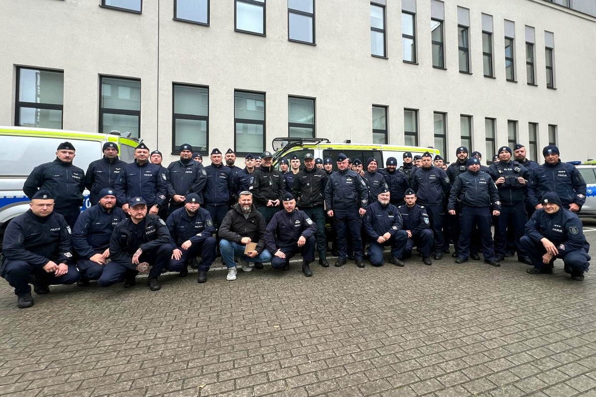 Policjanci biorący udział w zabezpieczeniu w Kownie