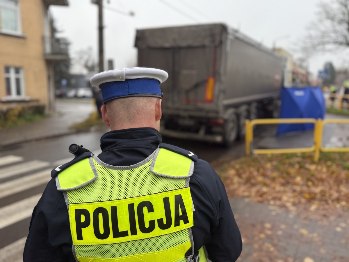 policjant na miejscu wypadku