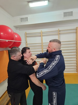 Szkolenie ratowników medycznych przez policjantów