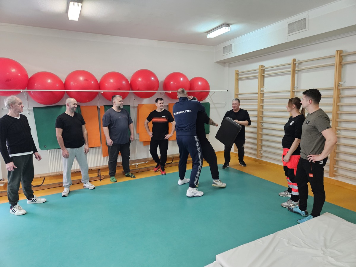 Szkolenie ratowników medycznych przez policjantów