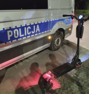 Hulajnoga i radiowóz