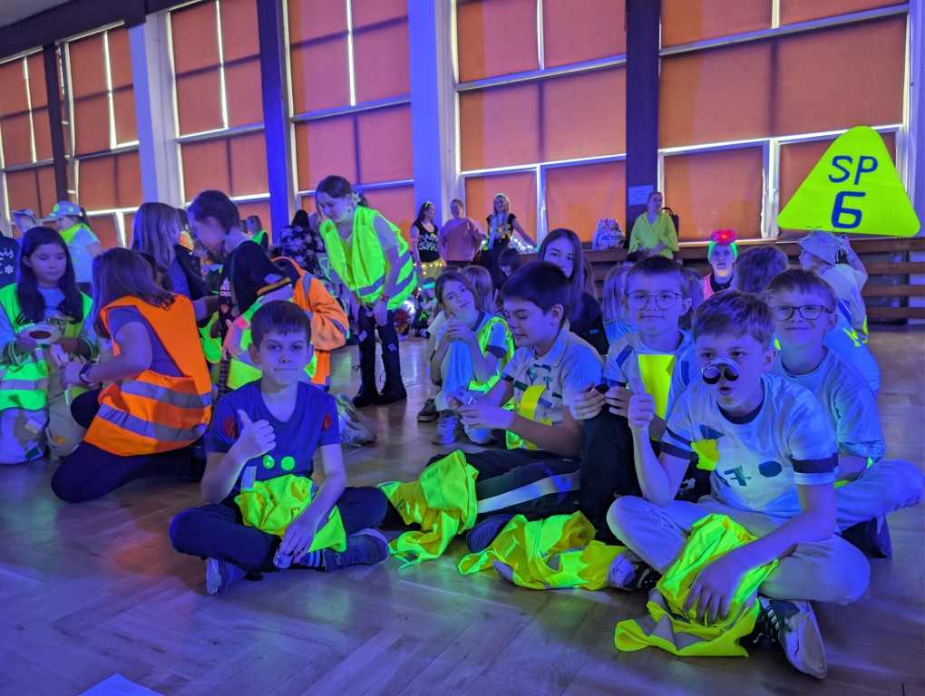 "Odblaskowy pokaz mody"