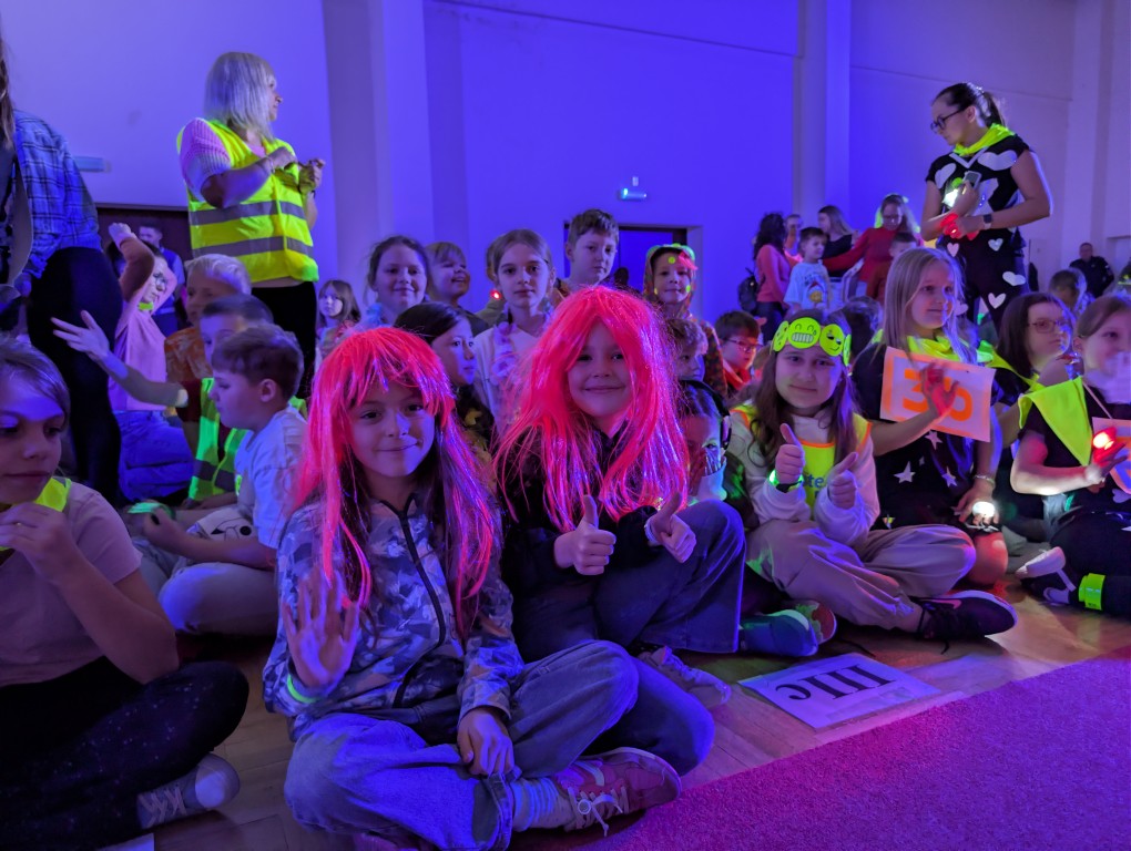 "Odblaskowy pokaz mody"