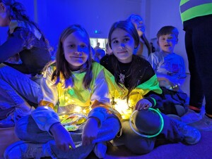 "Odblaskowy pokaz mody"