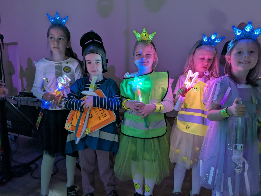 "Odblaskowy pokaz mody"