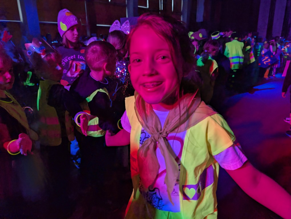 "Odblaskowy pokaz mody"