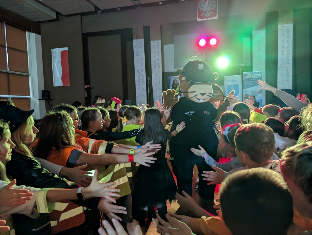 "Odblaskowy pokaz mody"