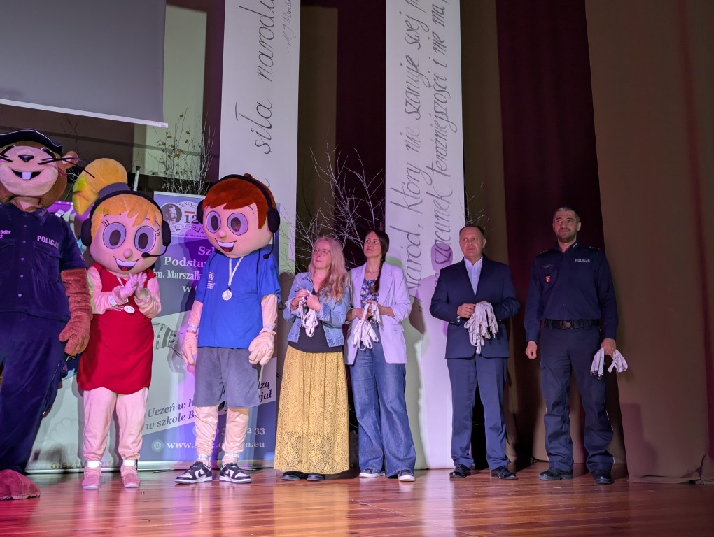 "Odblaskowy pokaz mody"