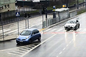 Zrzut ekranu z monitoringu. Pojazdy na drodze