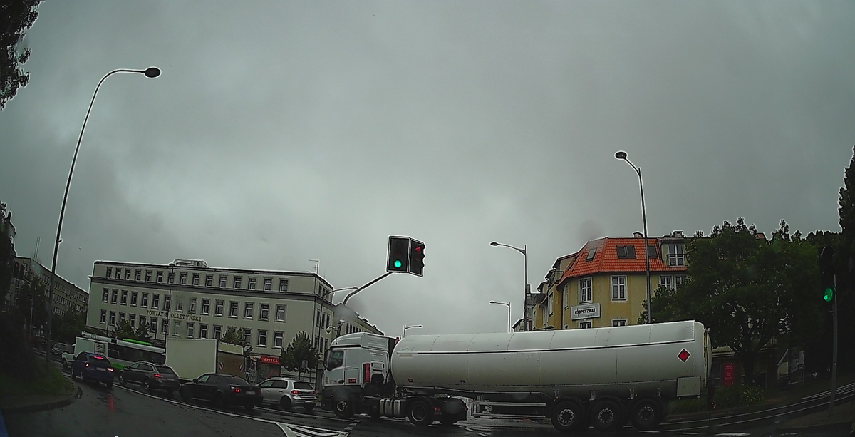 Ciężarówka na skrzyżowaniu