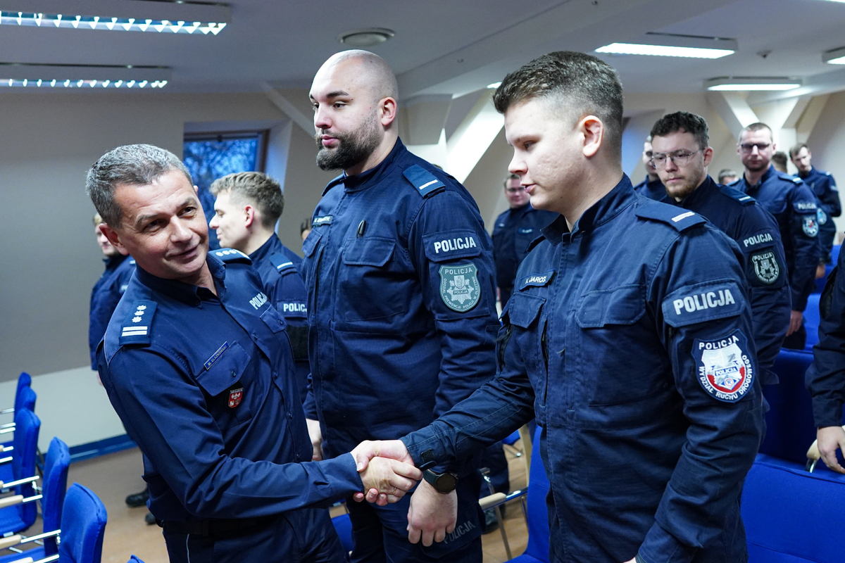 Funkcjonariusze podczas zakończenia kursu