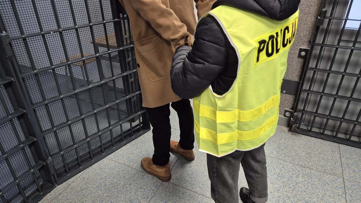 Policjantka i zatrzymana osoba