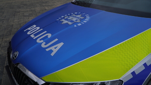 Fragment policyjnego radiowozu