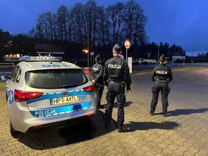 Policjanci i radiowóz